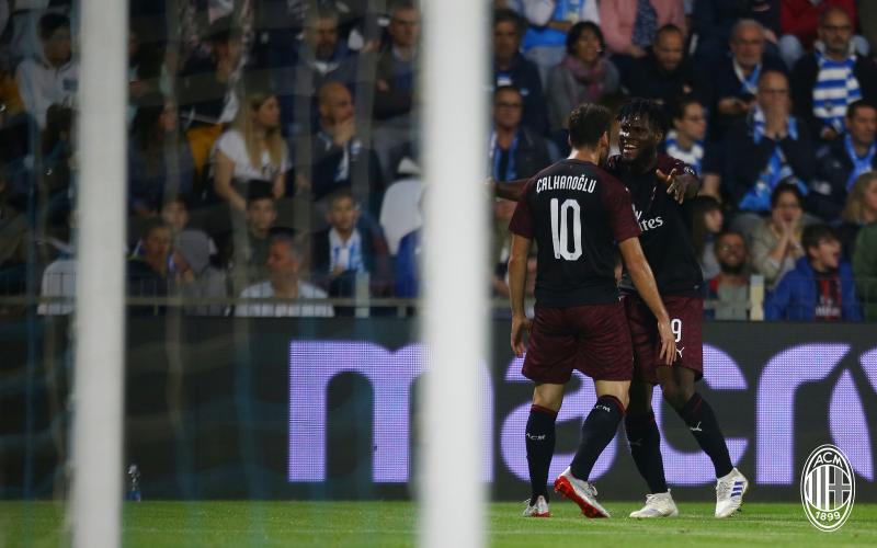 HakanÇalhanoğlu-acmilan_com.jpg