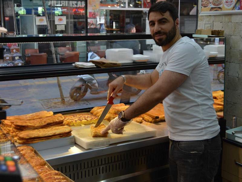 Bir mutfak tartışması Kürt böreği mi, küt böreği mi? Modacı Cemil