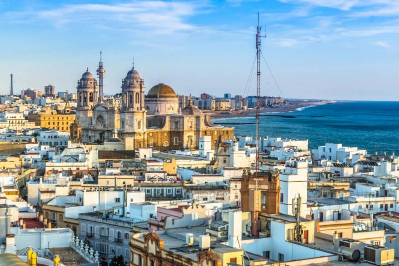 Cadiz şehir rehberi: İspanya'nın en eski liman kentinde nerede kalmalı, ne yemeli, nerede alışveriş yapmalı? | Independent Türkçe
