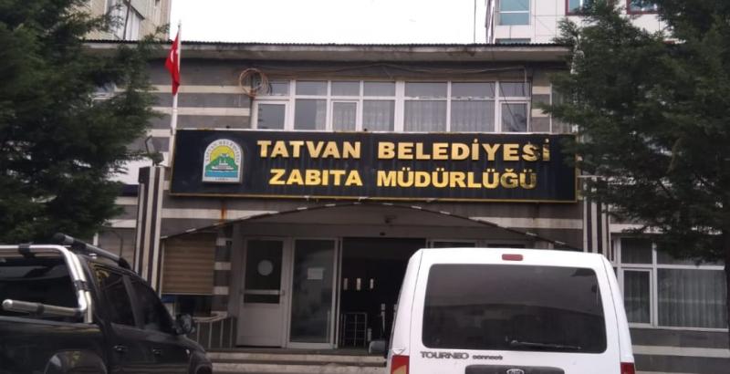 tatvan belediyesi kürtçe tabela türkçe Independent Türkçe.jpg