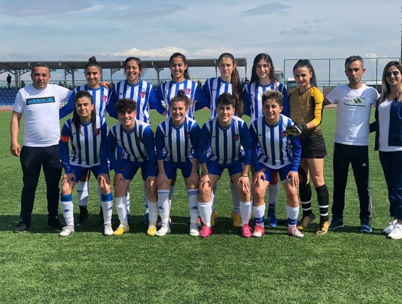 Batman Belediyespor Bayan Futbol Takımı.jpg