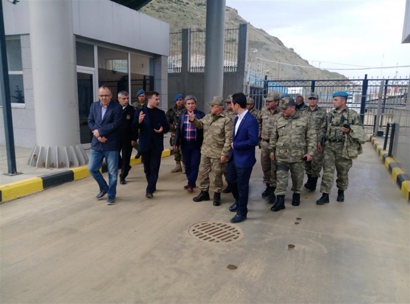 Derecik Sınır Kapısı (2).jpg