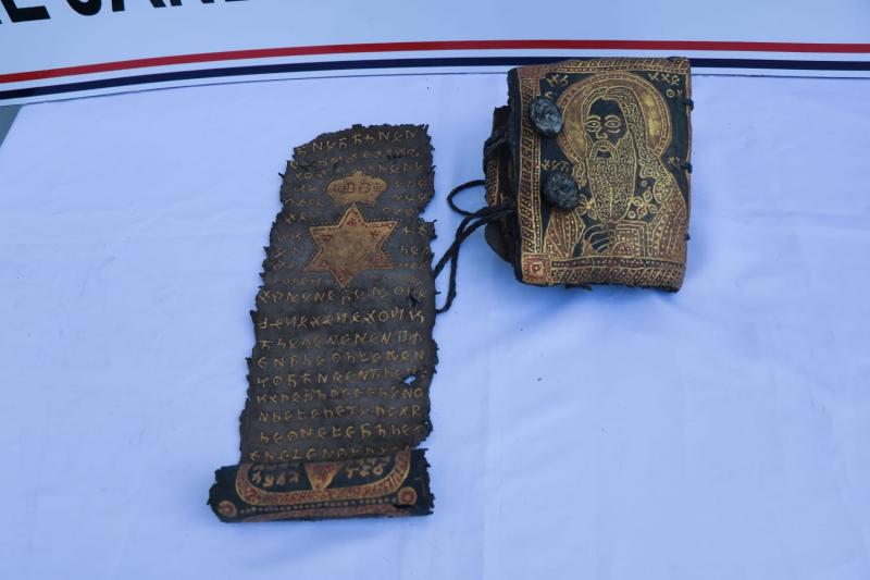 Diyarbakır'da 800 yıllık İncil ele geçirildi