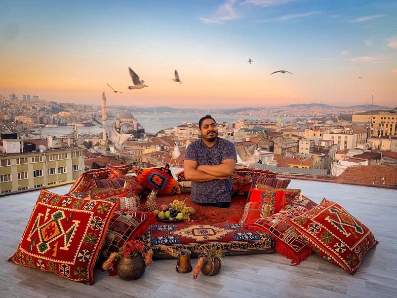 Momen Faiz Galata.jpg