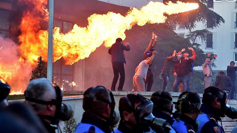 arnavutluk 12 mayis.jpg