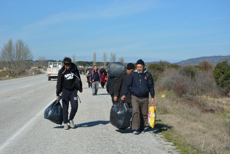 Göç yolculuğundaki mülteciler (Ayvacık).jpeg