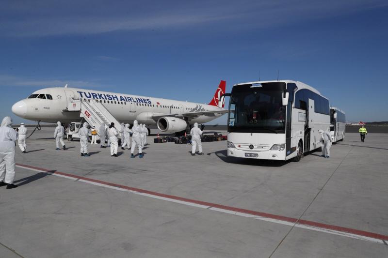 Avrupa Dan Gelen Turk Vatandaslarini Tasiyan Ilk Ucak Istanbul A Indi Independent Turkce