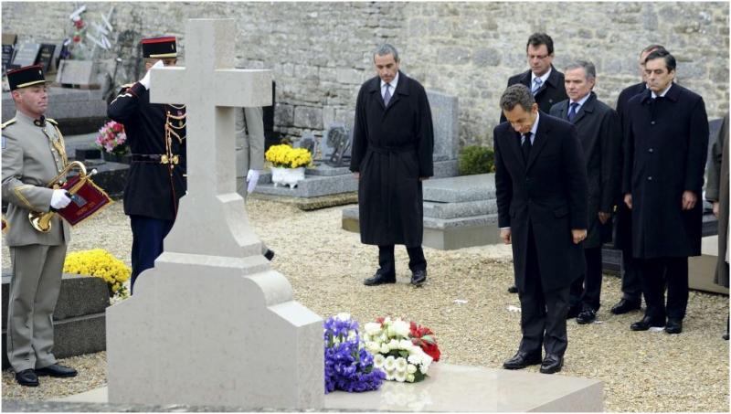 Sarkozy, De Gaulle’ün Mezarında.jpg