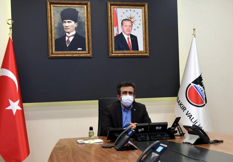 DİYARVAKIR VALİSİ HASAN BASRİ GÜZELOĞLU.jpg