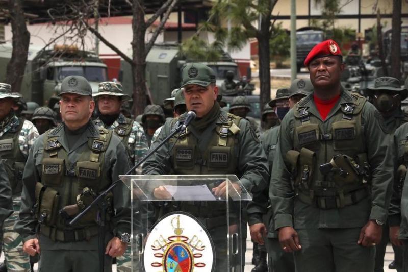 Venezuela ordusu Maduro yu desteklemeye devam ediyor - EFE.jpg