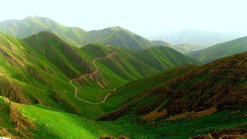 Kirmanşah yöresindeki dağlık Zend bölgesi.jpg