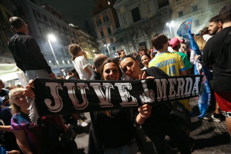 Napoli taraftarı - AFP (1).jpg