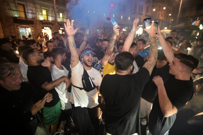 Napoli taraftarı - AP (7).jpg