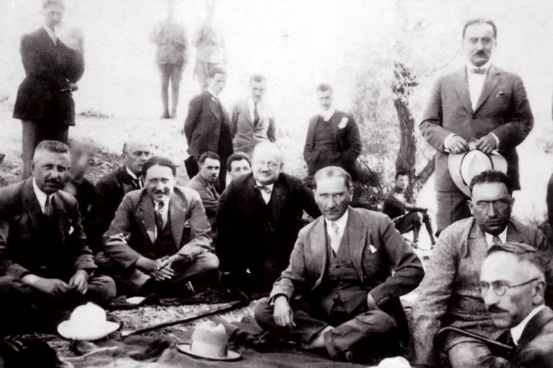 Reşit Galip atatürk.jpg