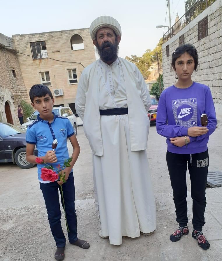 Laleş mabedinin ruhani öncülerinden Baba Çavuş Ezidi kardeşler ile birlikte