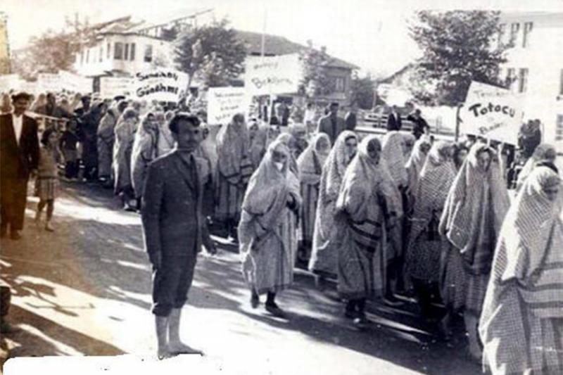 Makine kırma eylemleri resmi-kaynak-Ekmek ve Gül sitesi.jpg Makine kırma eylemleri resmi-kaynak-Ekmek ve Gül sitesi.jpg