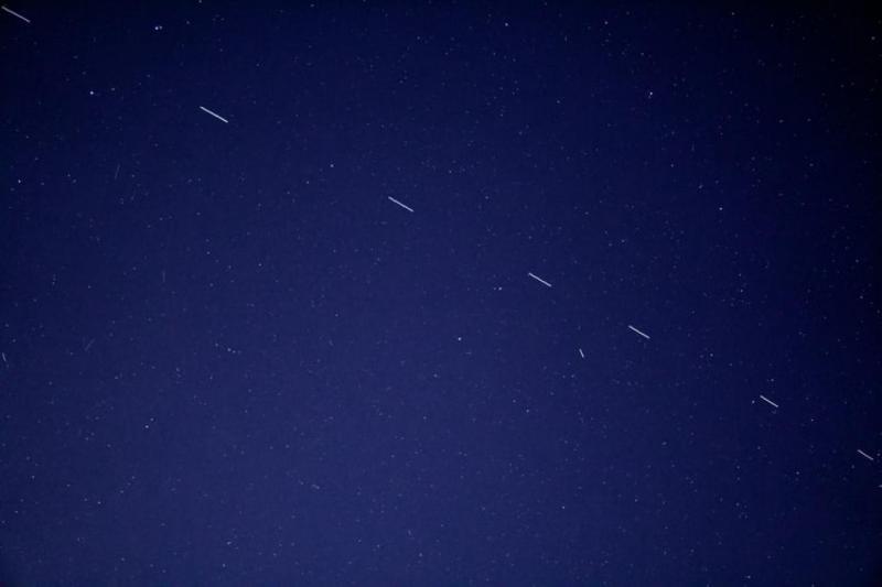 An itibarıyla alçak Dünya yörüngesinde yaklaşık 800 Starlink uydusu bulunuyor (Unsplash).jpg