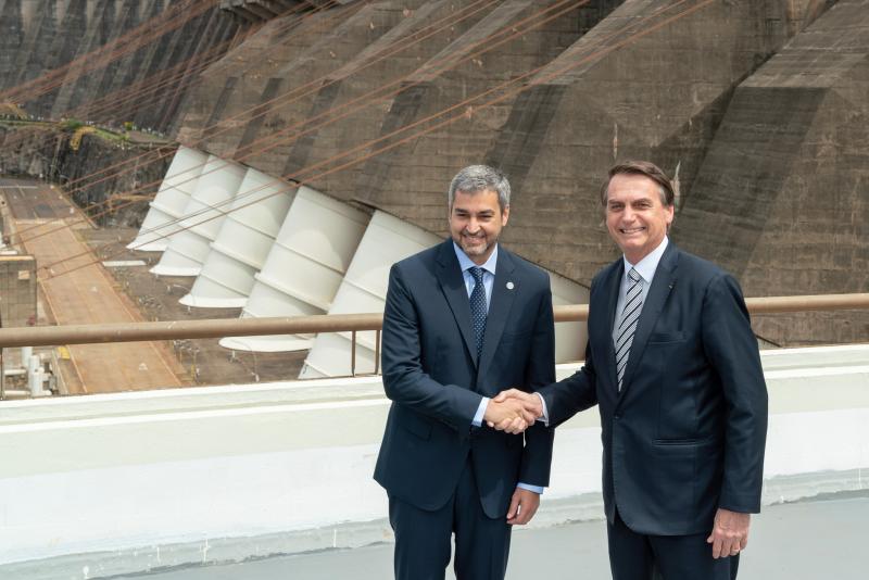 Paraguay Cumhurbaşkanı Mario Abdo Benítez ile Brezilya Cumhurbaşkanı Jair BolsonaroThe Brazilian Report.jpg