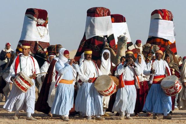 Tunus'ta geleneksel düğün-fotoğraf-AFP.jpg