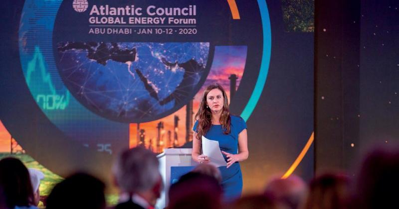 CNBC haber sunucusu, Atlantic Council’in düzenlediği Küresel Enerji Forumu’nda konuşuyor..jpg