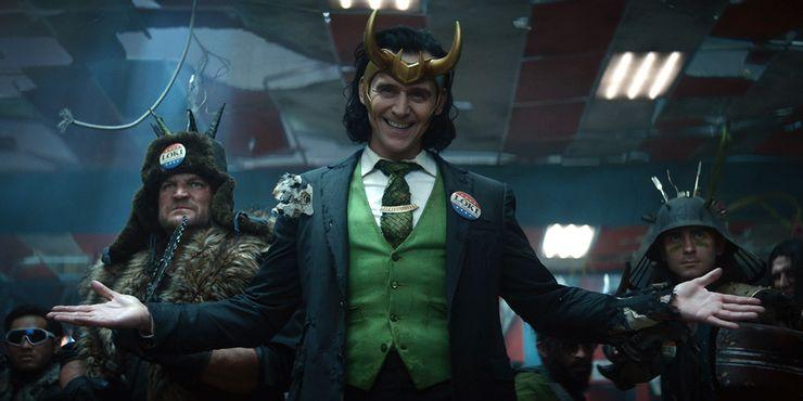 Loki-Tom-Hiddelston-show-helmet.jpg