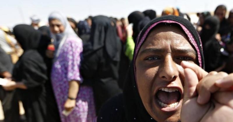 Iraklı kadınlar, dinsel ve mezhepsel ayrıma tâbi tutuluyor ve savaşın ceremesini çekiyorlar. .jpeg