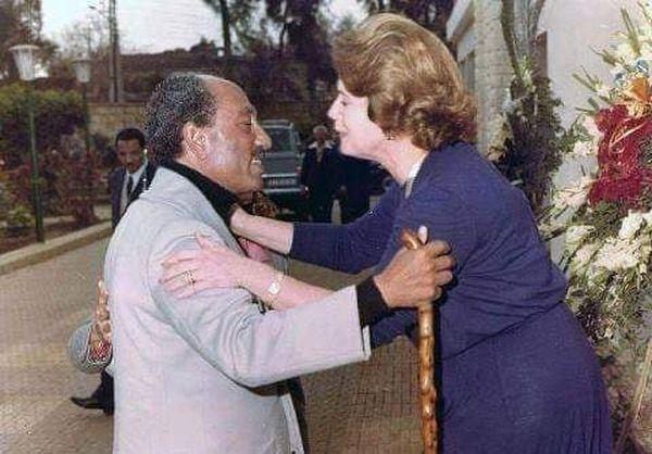 Saray'ın Hanımefendisi Cihan ve Başkan Enver Sedat.Kaynak-Al Masrnews. jpg.jpg Saray'ın Hanımefendisi Cihan ve Başkan Enver Sedat.Kaynak-Al Masrnews. jpg.jpg