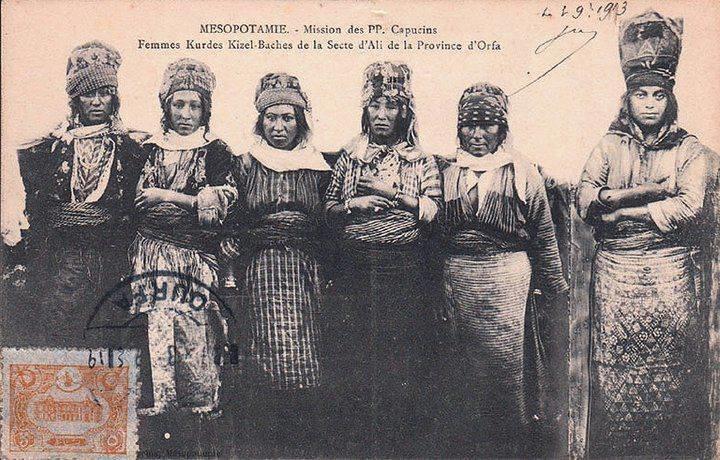 Fransisken misyonerler tarafından çekilmiş Urfa vilayetindeki Kürt Kızılbaş kadınları -kaynak, Dr. Y. Çakmak arşivi.jpg