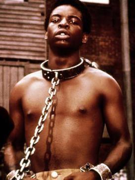 Roots'ta LeVar Burton tarafından canlandırılan Kunta Kinte.jpg