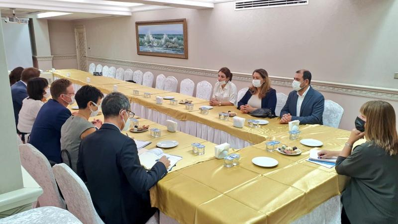 hdp eşbaşkanlarla g&ouml;r&uuml;şme.jpg