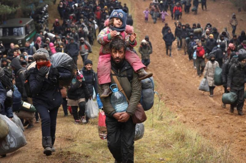 İnsani yardım çağrılarına  rağmen  sınırda sahipsiz kalmış göçmenler-kaynak, AP.jpg
