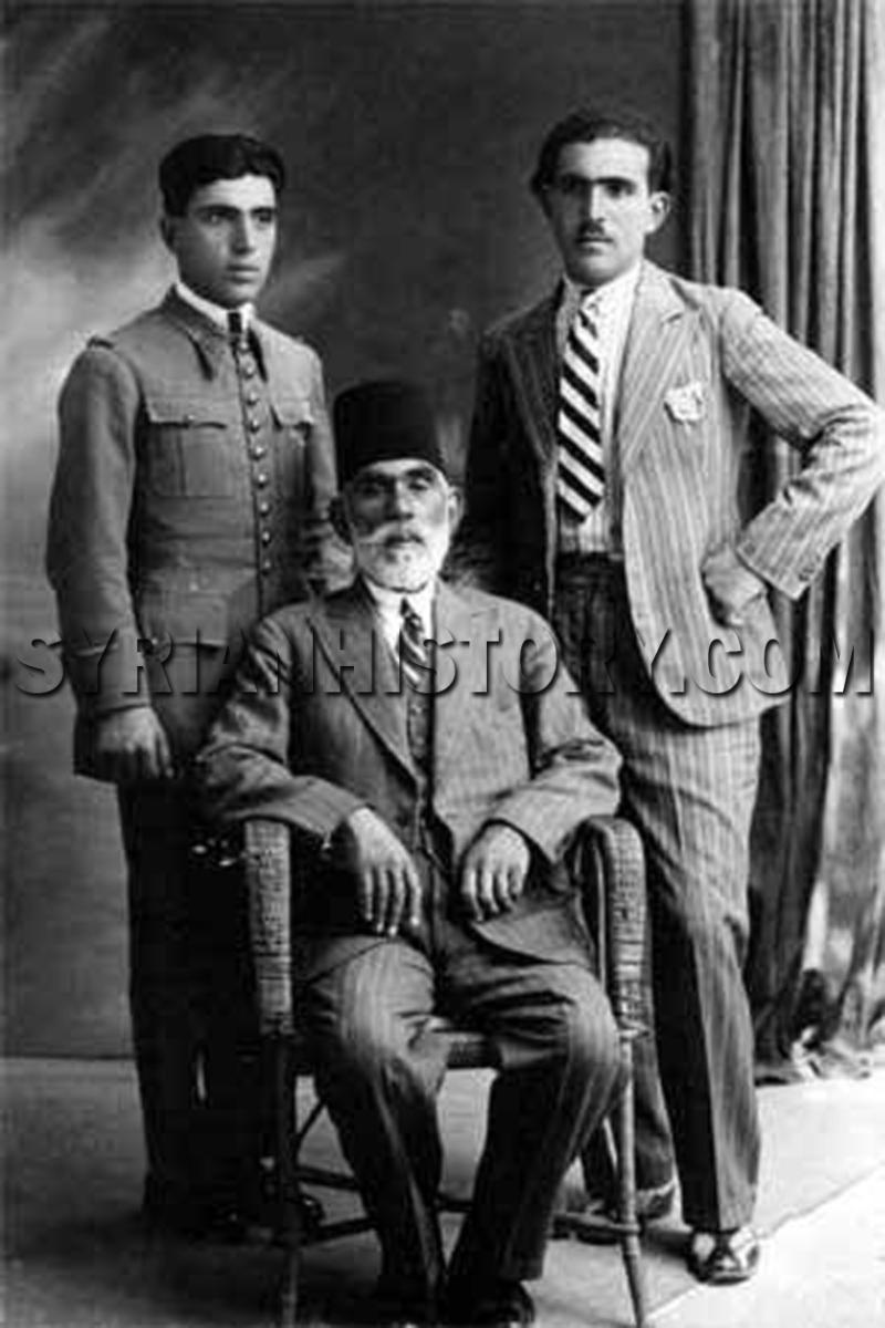 Edip Çiçekli Harbiye (solda) öğrencisiyken abisi Salih ve babasıyla.Kaynak-syrianhistory.com_.jpg
