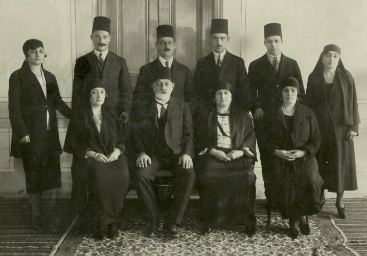 M. Ali El Abid ailesiyle birlikte. Kaynak, türkpress Arapça sitesi .jpg