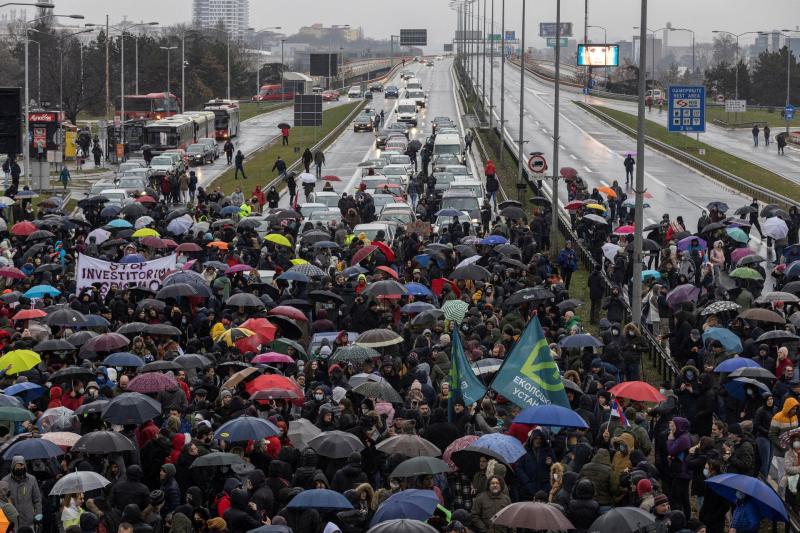 sırbistan-protesto.jpg