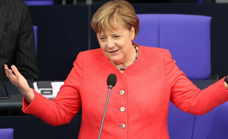 Eski Almanya Başbakanı Angela Merkel, Türkiye'deki iktidarla uzlaşmacılığı ve bazı politik hatalarına rağmen göçmen sorununu erkek yöneticilerde.jpg