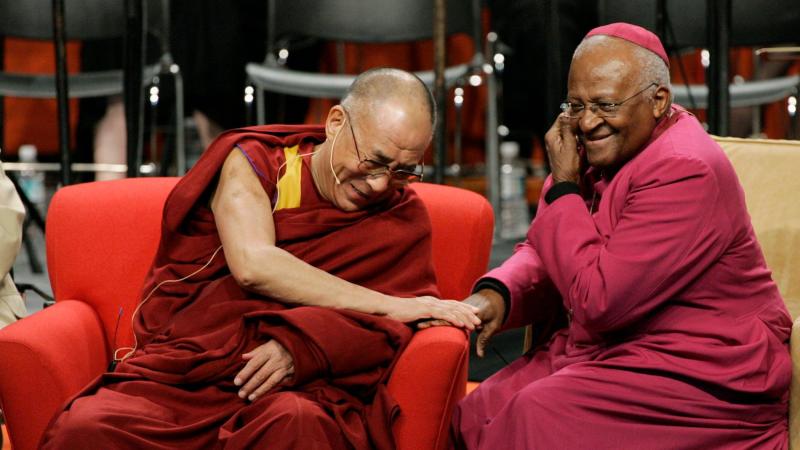 Dalay Lama ve Desmond Tutu