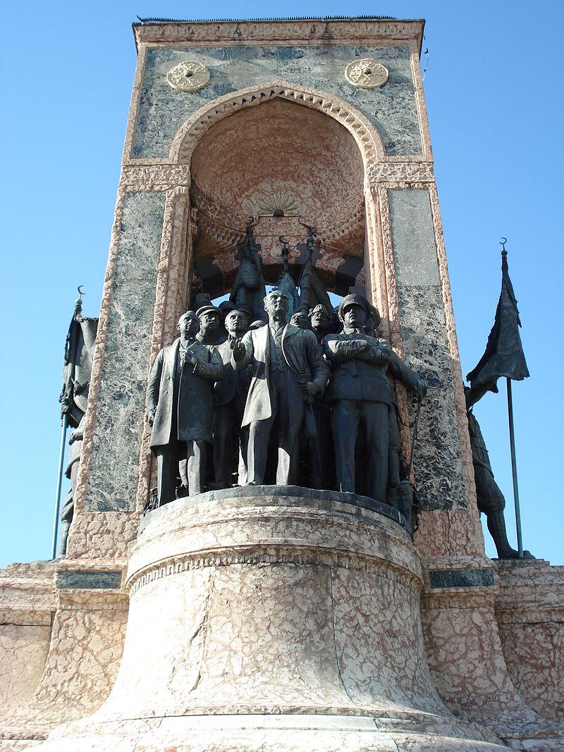 Cumhuriyet Anıtı, Taksim.jpg