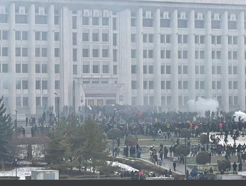 Kazakistan'da protestolar sürüyor