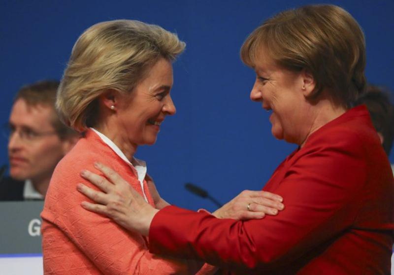 Avrupa Birliği Komisyonu Başkanı Ursula Von der Leyen ile Eski Almanya Başbakanı Angela Merkel.jpg