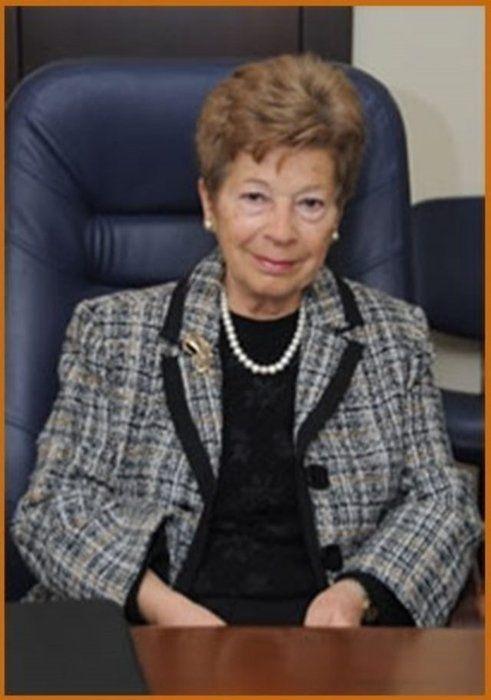 Cumhuriyet döneminin ikinci kariyer kadın diplomatı ve  büyükelçisi Filiz Dinçmen.Kaynak-pinterest.jpg