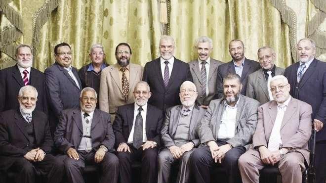 Mısır İhvan cemaatinin İrşad Bürosu üyeleri. Kaynak-İdaat sitesi.jpg