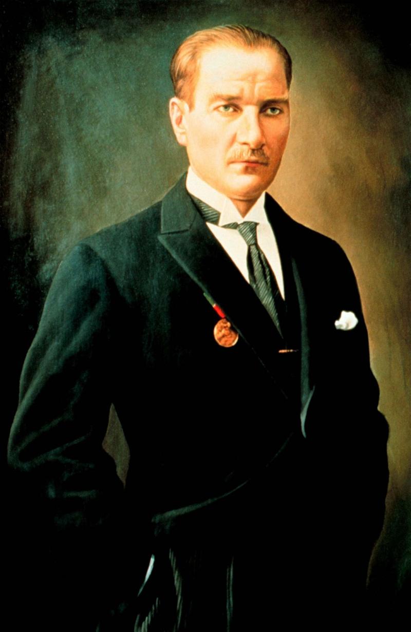 Atatürk_İstiklal_Madalyasıyla.jpg