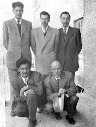 Ayaktakilar soldan sağa-Mecit Hun, Cihangir Turan, Aziz Güney. Oturanlar Cemalettin Güneş ve Sait Zor.jpg Ayaktakilar soldan sağa-Mecit Hun, Cihangir Turan, Aziz Güney. Oturanlar Cemalettin Güneş ve Sait Zor.jpg