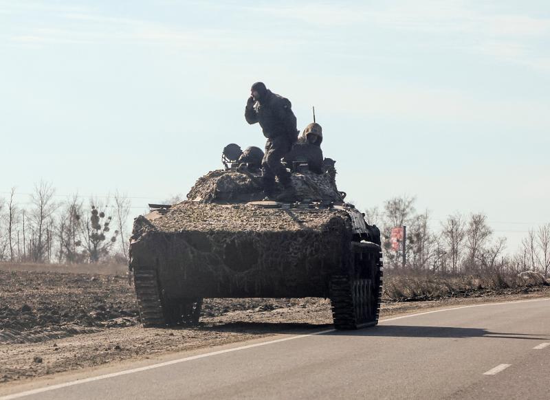 Kharkiv'de ukrayna zırhlı aracı (Reuters).JPG