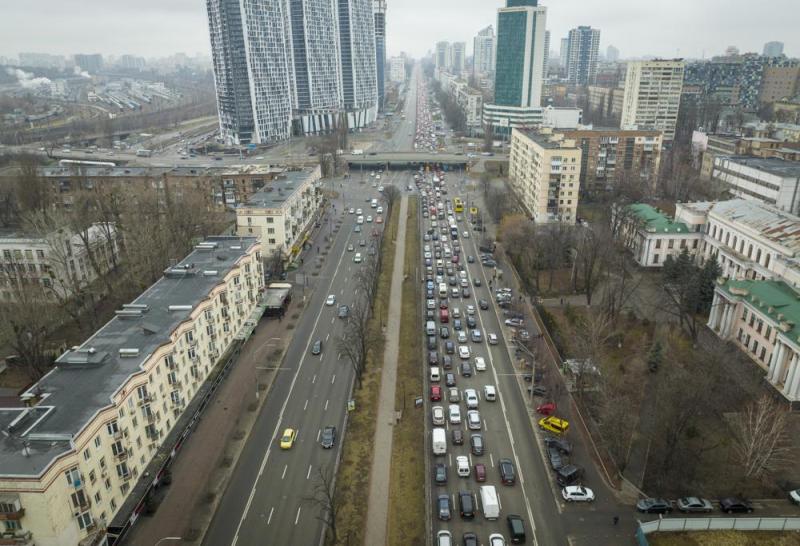 Kiev'de oluşan trafik (AP).jpeg
