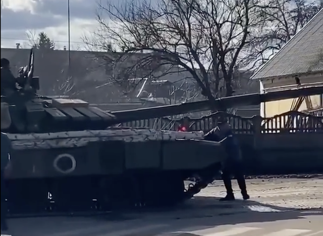 tank-man-ukraine-russia-bakhmach.png