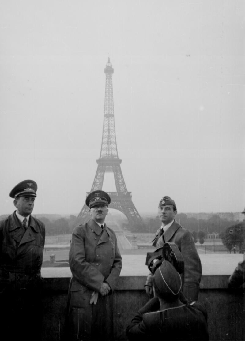Hitler Eiffel.jpg