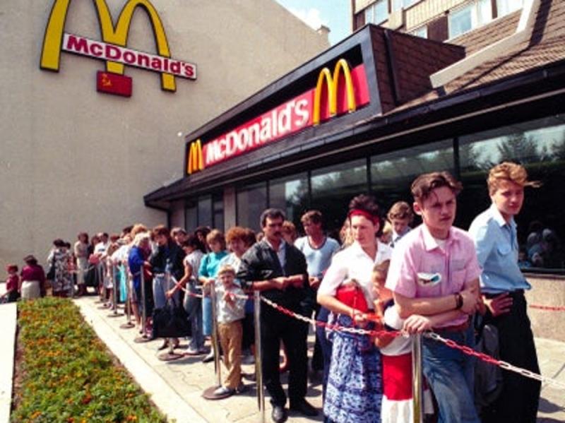 Rusya'daki ilk McDonald's (AP).jpg