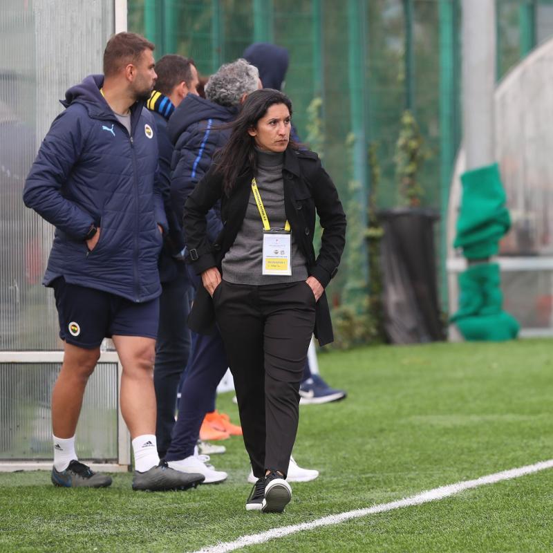 Fenerbahçe Kadın Futbol Takımı Teknik Direktörü Nihan Su.jpg