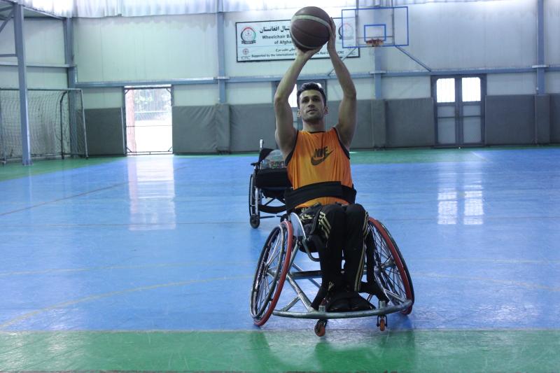 Afganistan Engelliler basketbol takımı oyuncusu Kerim.JPG